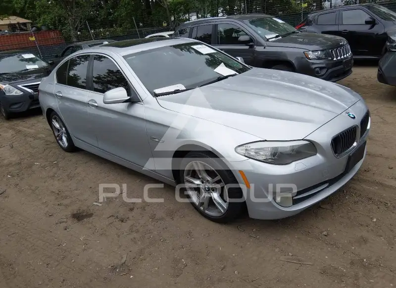 2011 BMW 528 photo