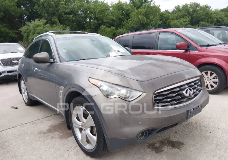 2011 Infinity FX35 photo