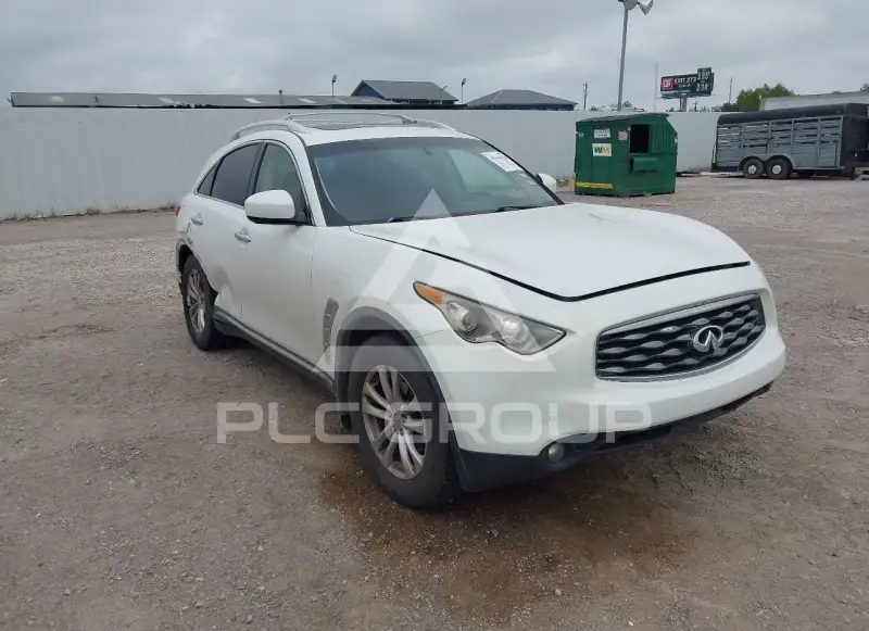 2011 Infinity FX35 photo
