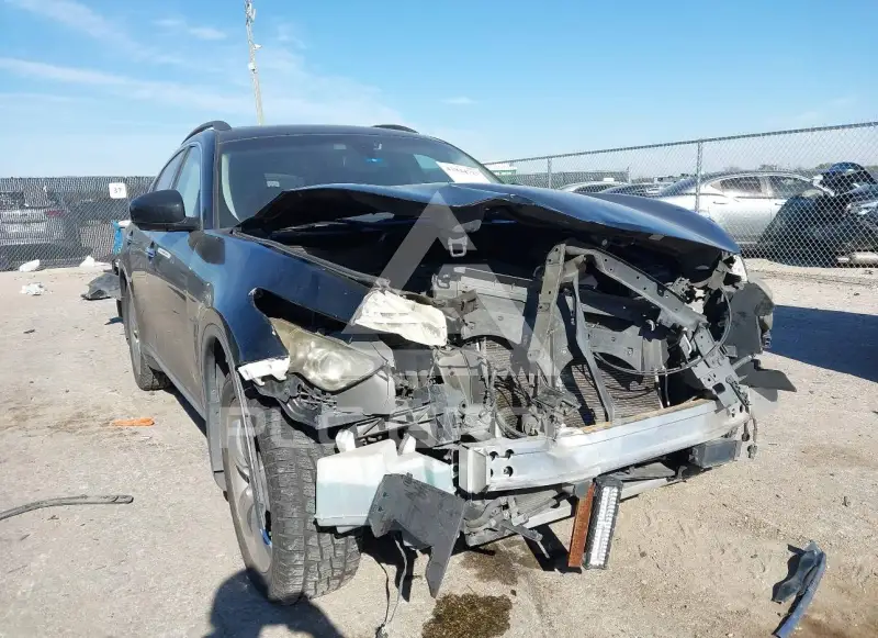 2011 Infinity FX35 photo