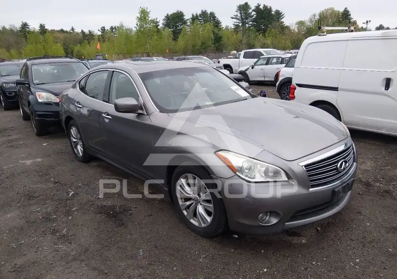 2011 Infinity M37 photo
