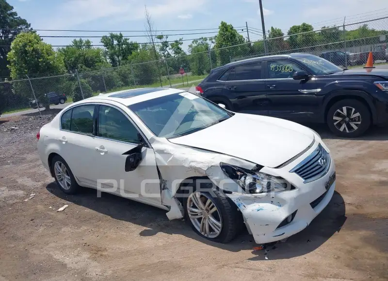 2011 Infinity G25 photo