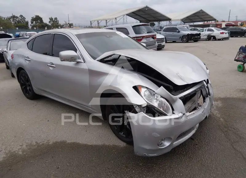 2011 Infinity M37 photo