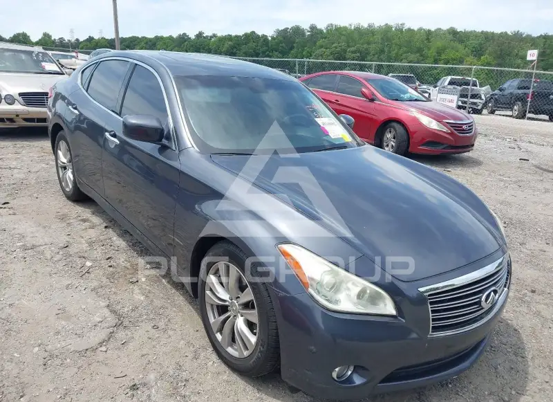 2011 Infinity M37 photo