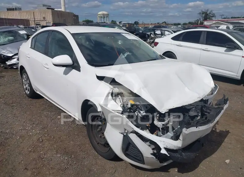 2011 Mazda 3 photo