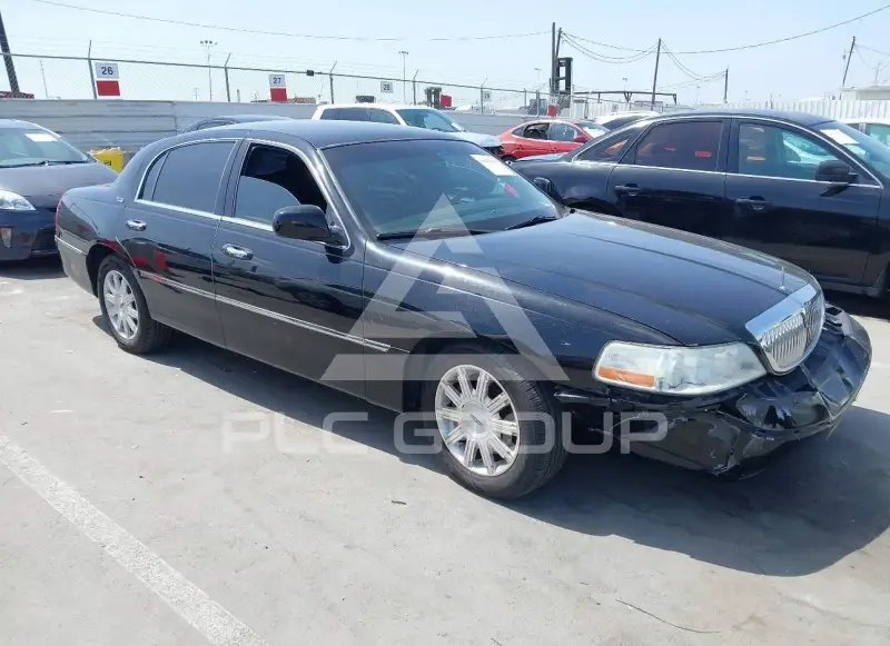 2011 Lincoln Town фото