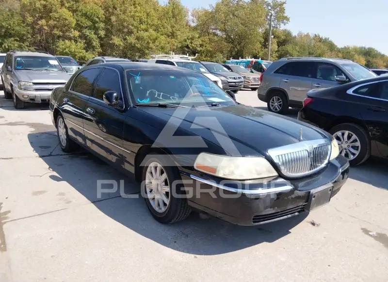 2011 Lincoln Town photo