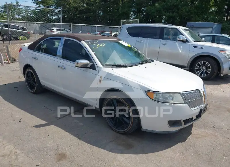 2011 Lincoln MKZ photo