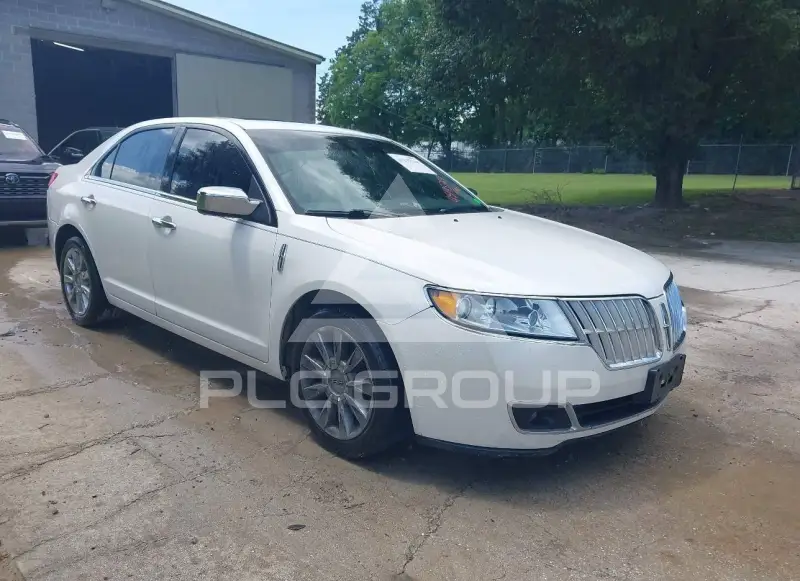2011 Lincoln MKZ photo