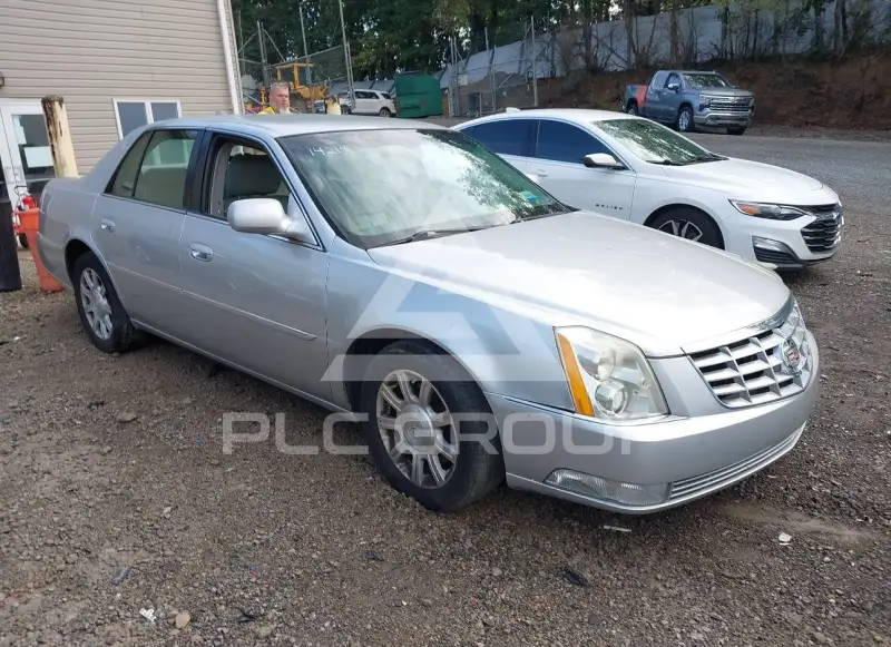 2011 Cadillac DTS photo