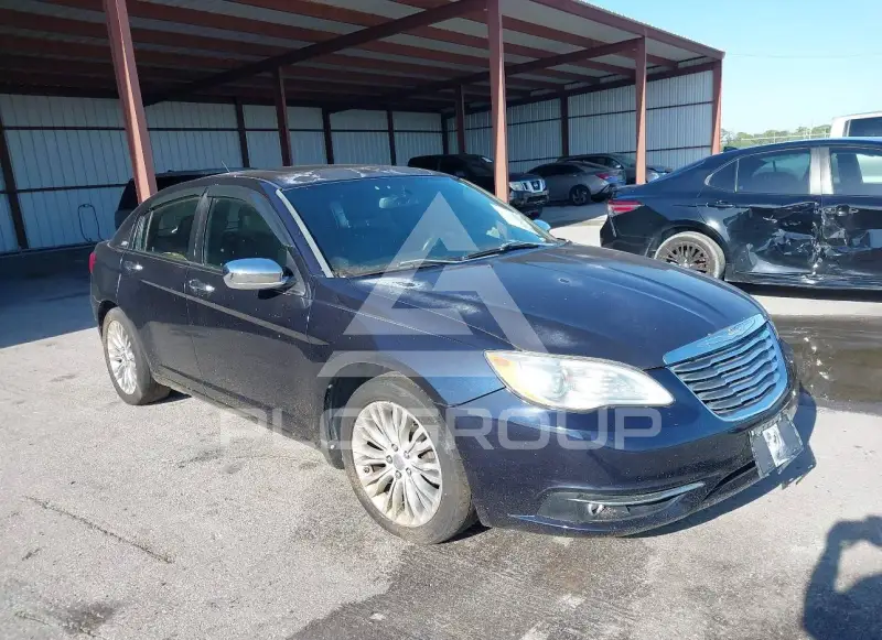 2011 Chrysler 200 photo
