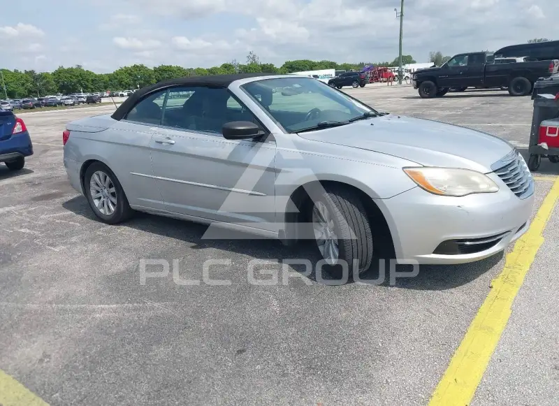2011 Chrysler 200 photo