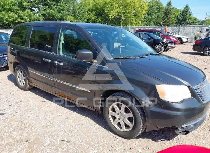 2011 Chrysler TOWN & COUNTRY фото