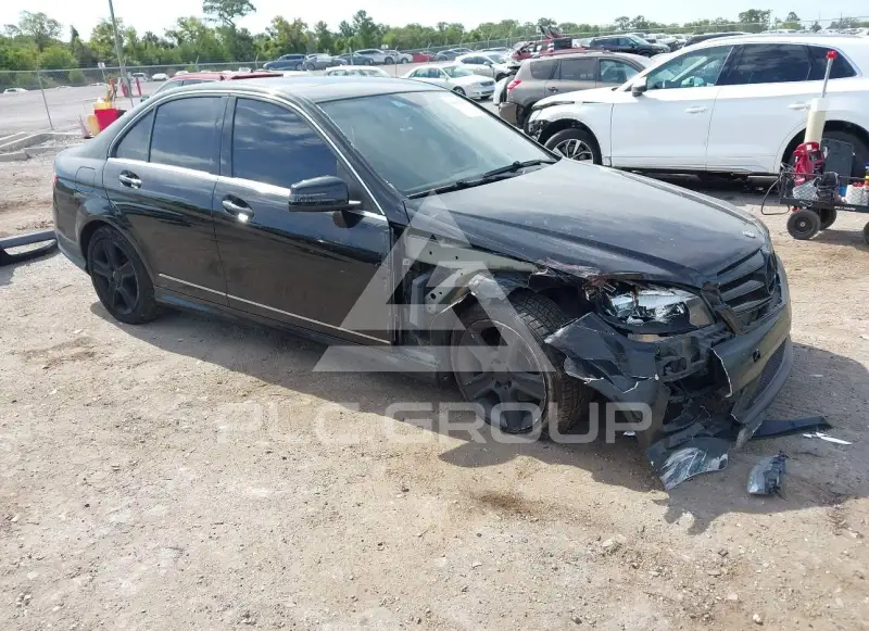 2011 Mercedes Benz C 300 фото