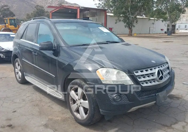 2011 Mercedes Benz ML 350 photo