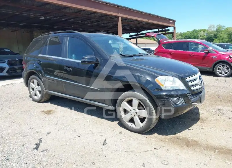 2011 Mercedes Benz ML 350 photo