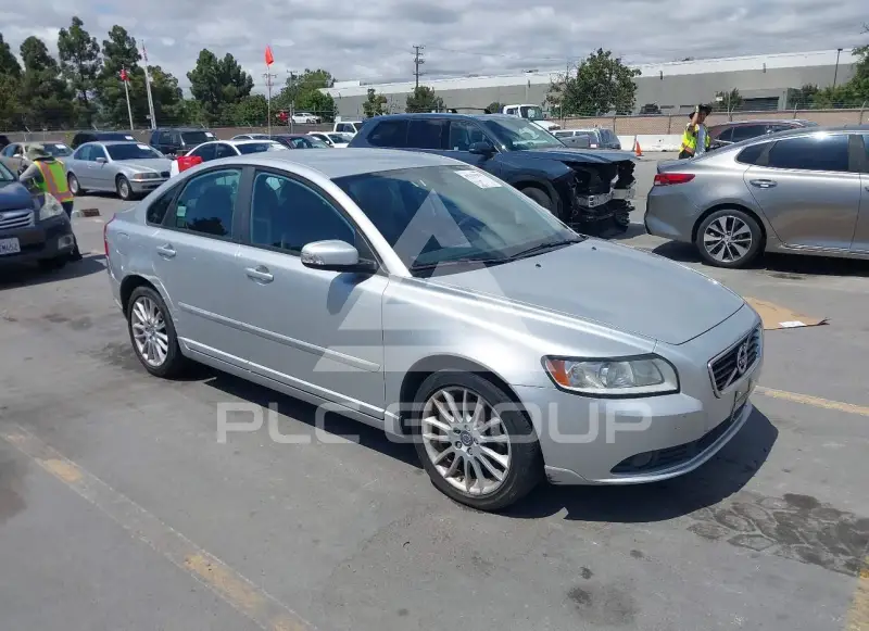 2011 Volvo S40 фото