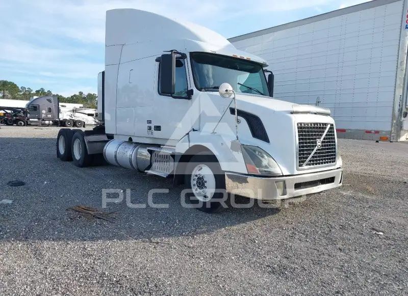 2011 Volvo VNL photo