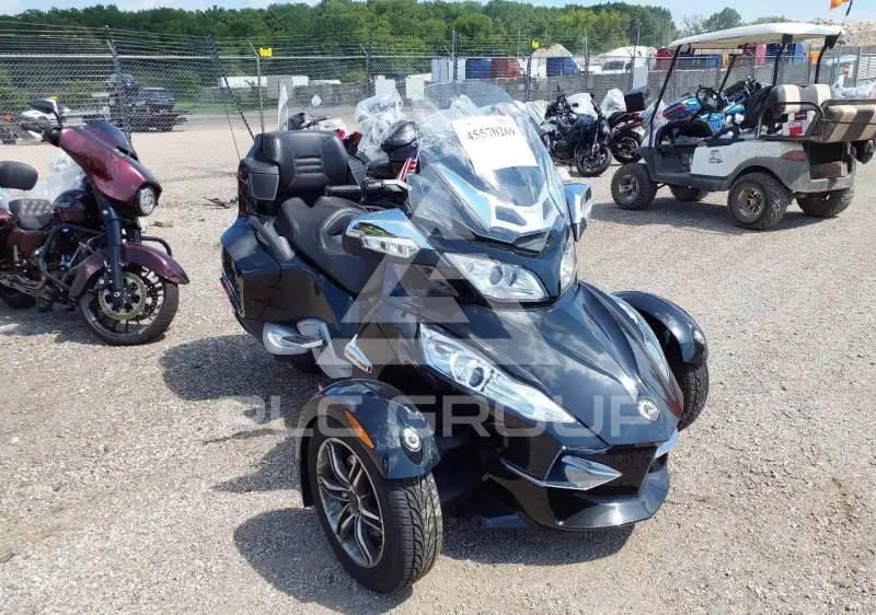 2011 Can-AM SPYDER фото