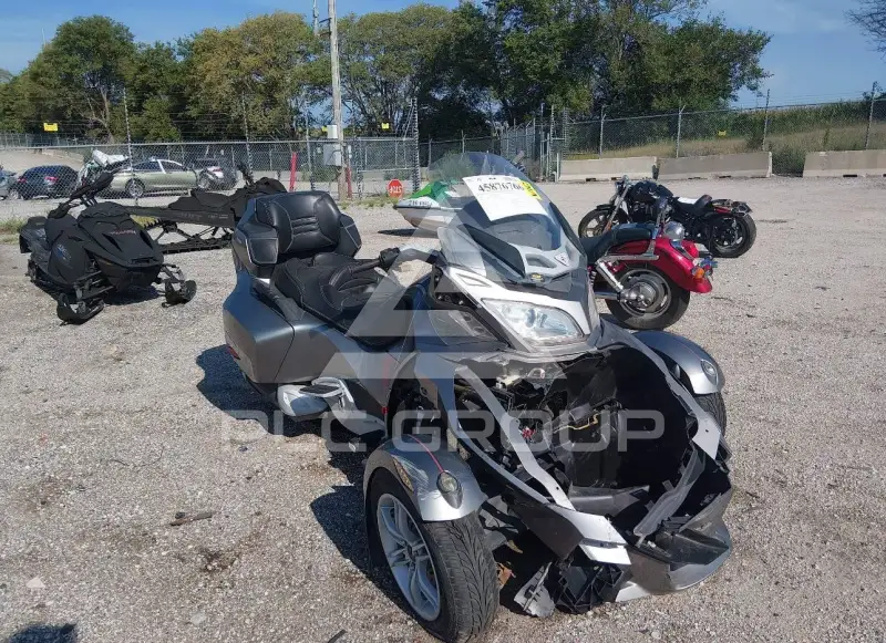 2011 Can-AM SPYDER фото