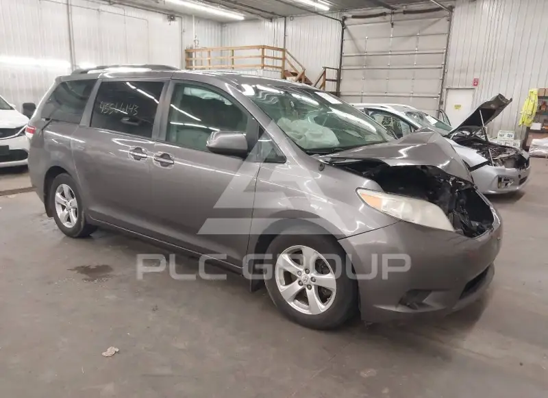 2011 Toyota SIENNA photo