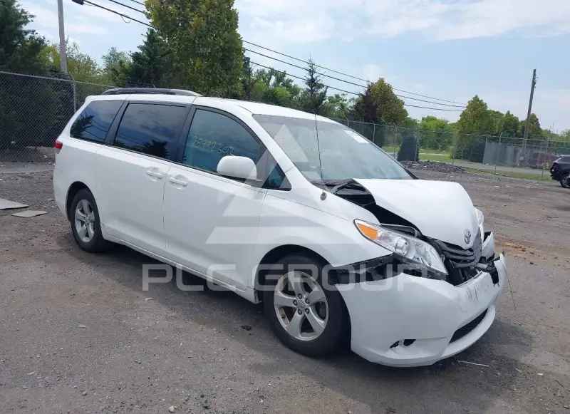 2011 Toyota SIENNA фото