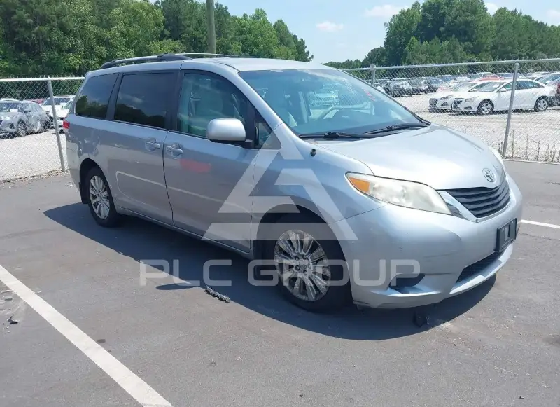 2011 Toyota SIENNA фото