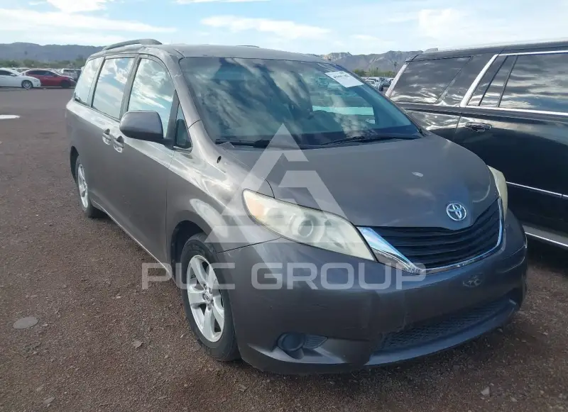 2011 Toyota SIENNA фото