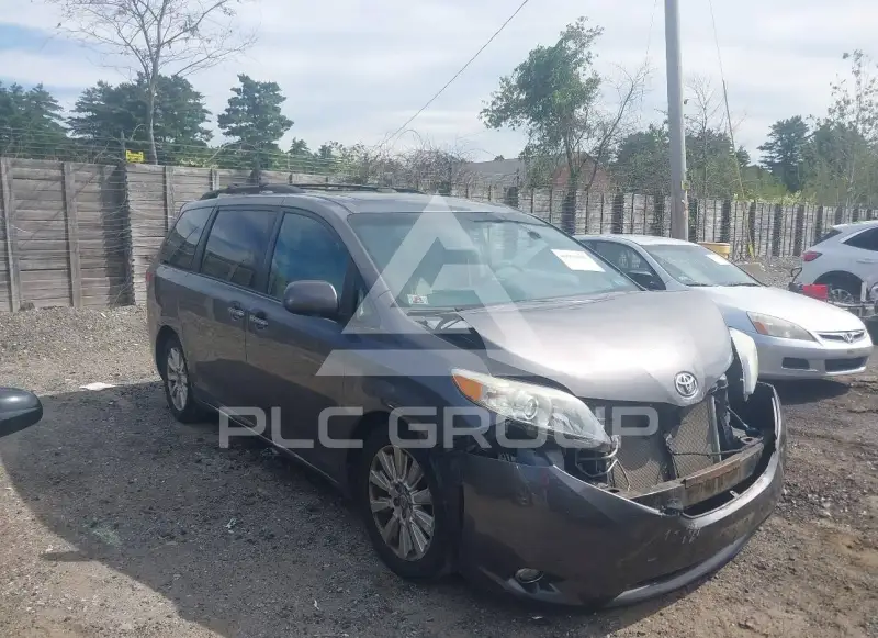 2011 Toyota SIENNA фото