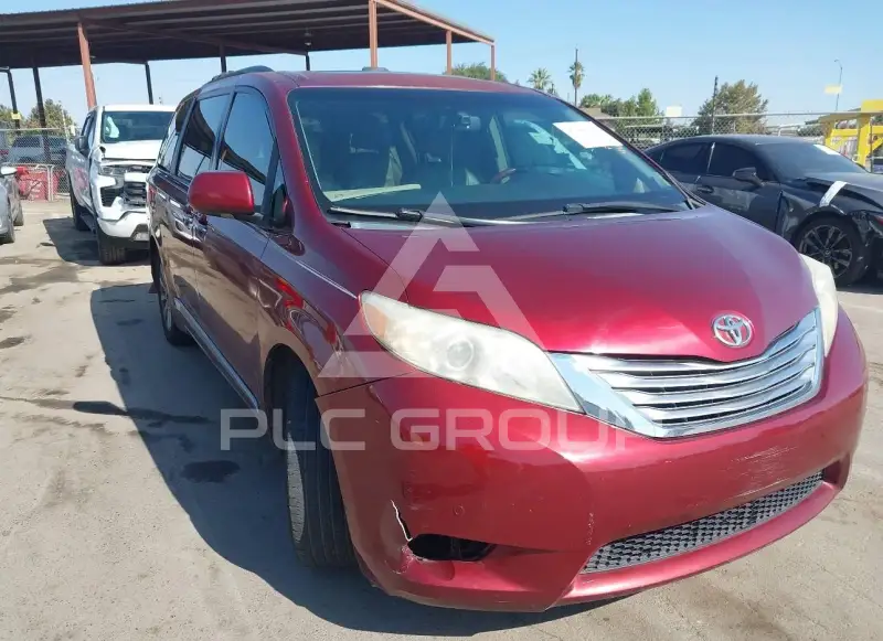 2011 Toyota SIENNA фото