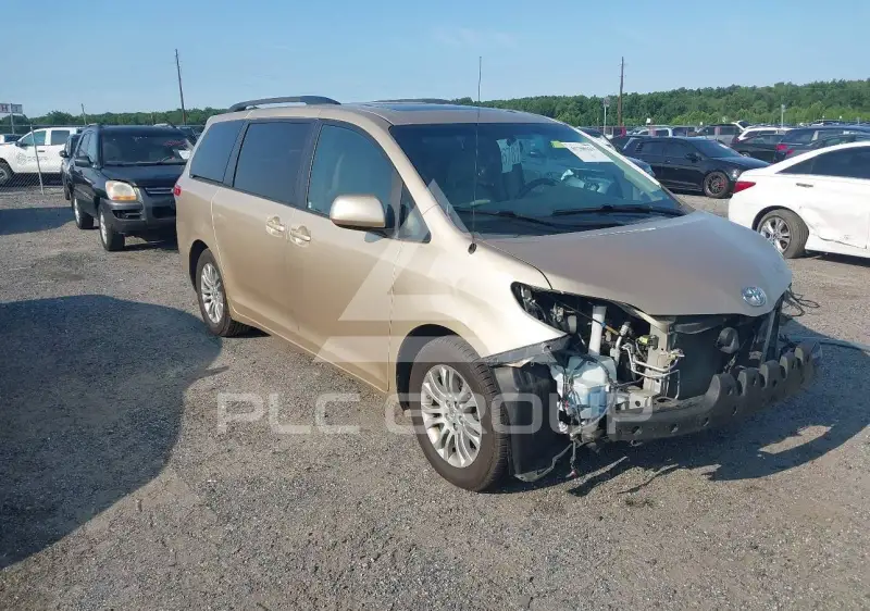 2011 Toyota SIENNA фото