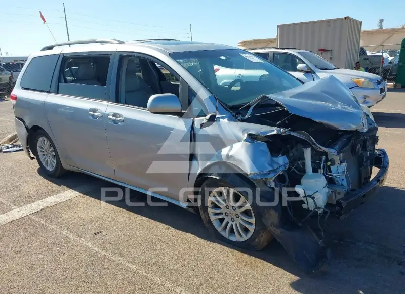 2011 Toyota SIENNA photo