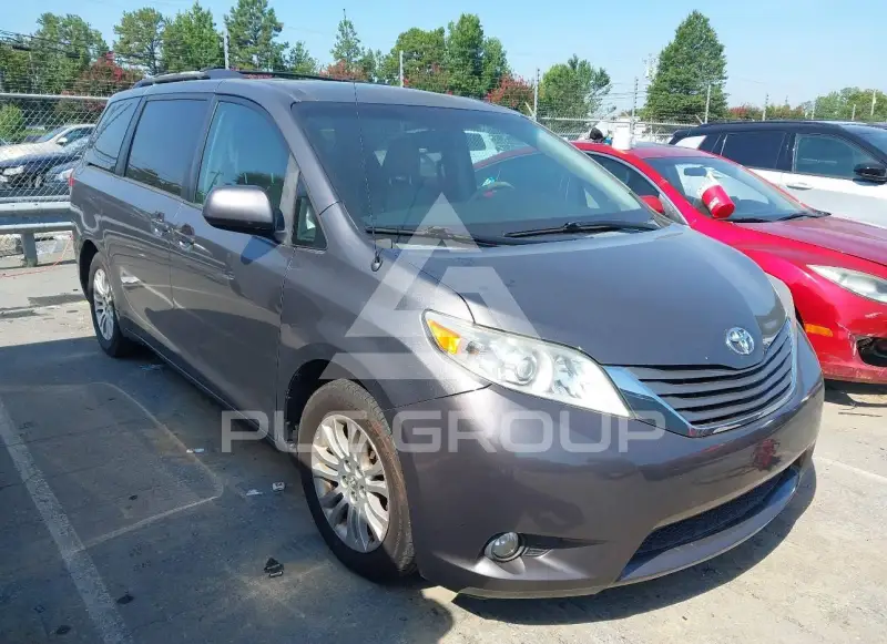 2011 Toyota SIENNA photo