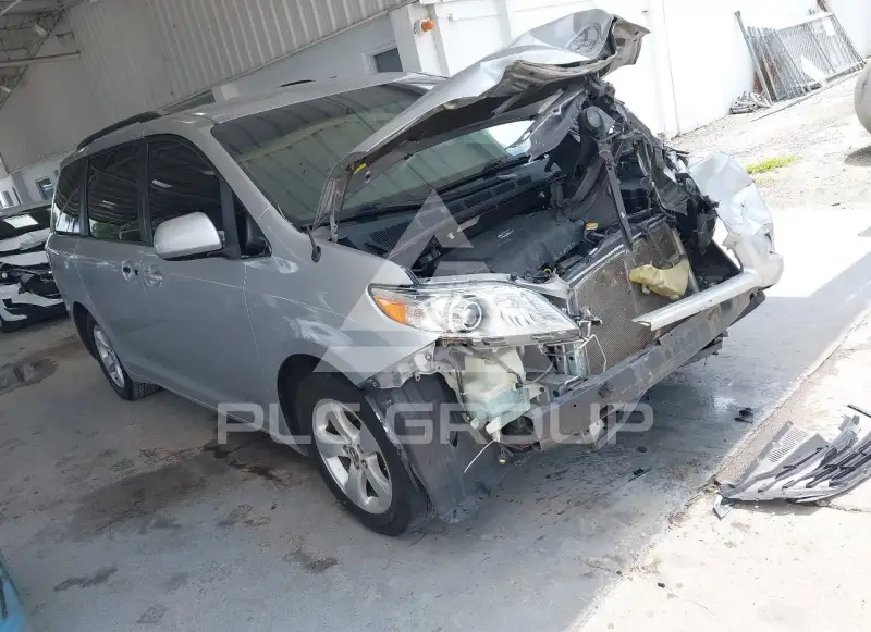 2011 Toyota SIENNA фото