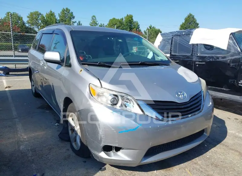 2011 Toyota SIENNA фото