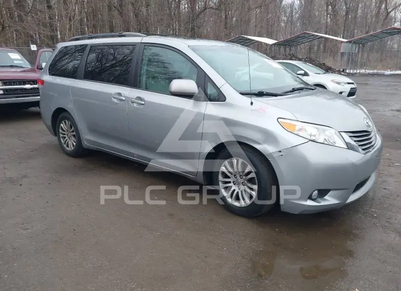2011 Toyota SIENNA фото