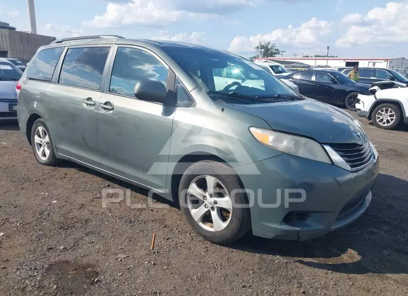 2011 Toyota SIENNA photo