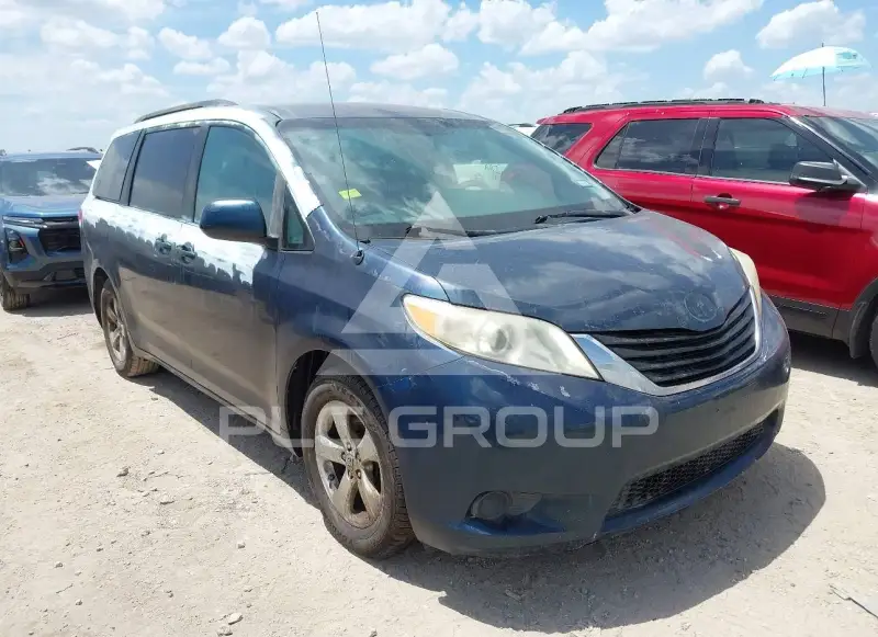 2011 Toyota SIENNA фото