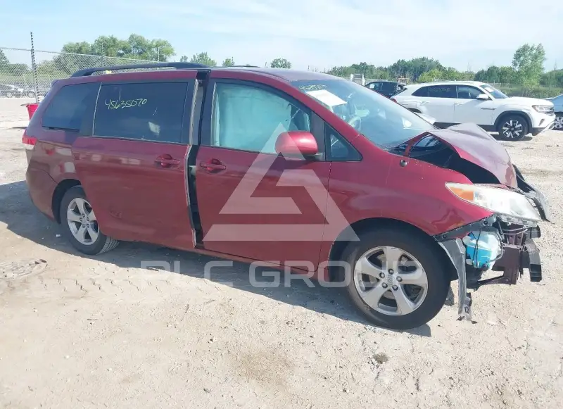 2011 Toyota SIENNA фото