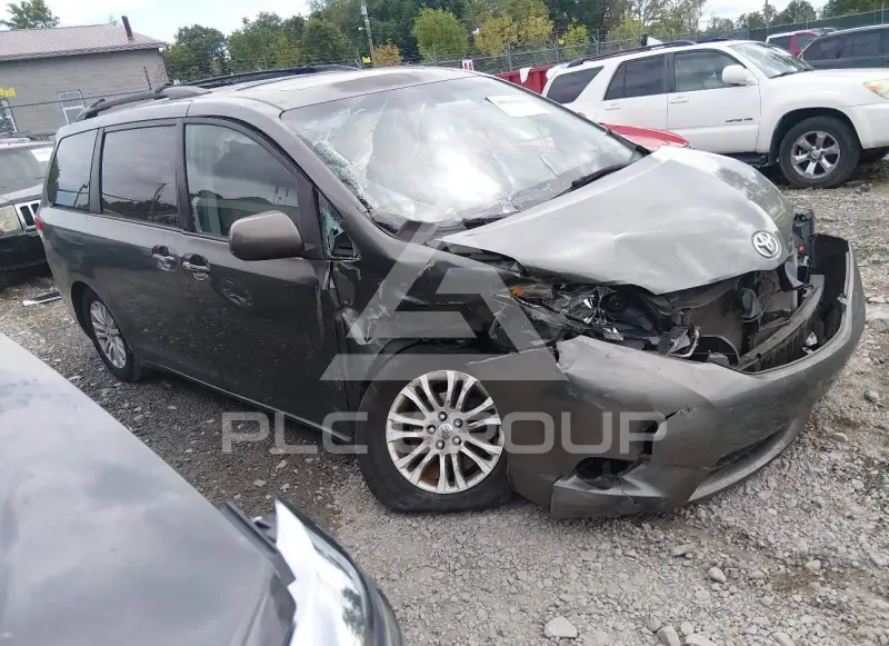 2011 Toyota SIENNA photo