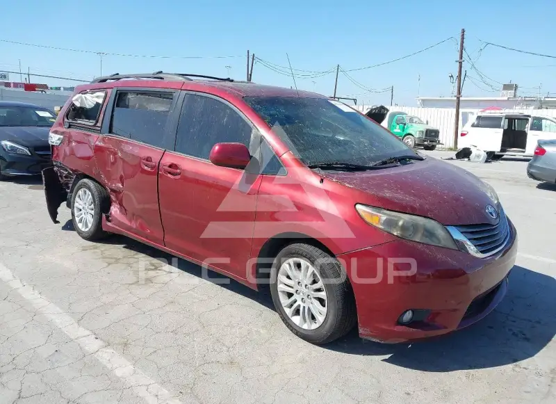 2011 Toyota SIENNA фото