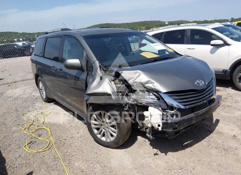 2011 Toyota SIENNA фото
