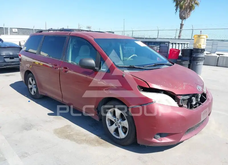 2011 Toyota SIENNA photo