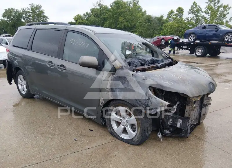 2011 Toyota SIENNA фото