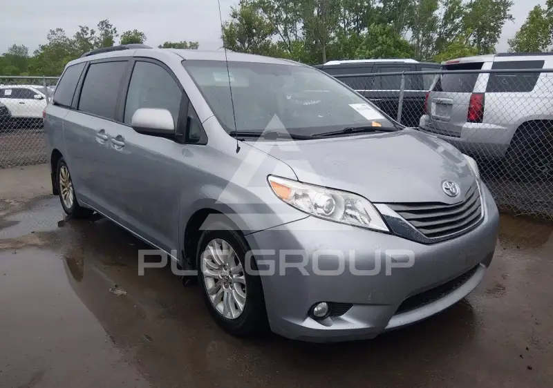 2011 Toyota SIENNA фото
