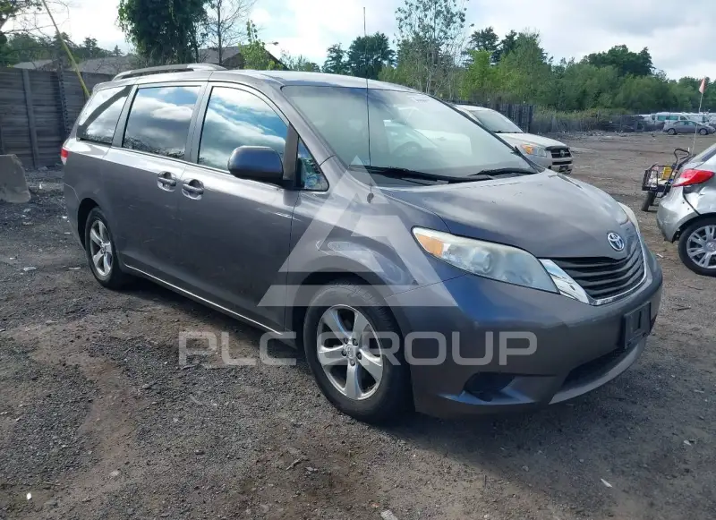 2011 Toyota SIENNA фото