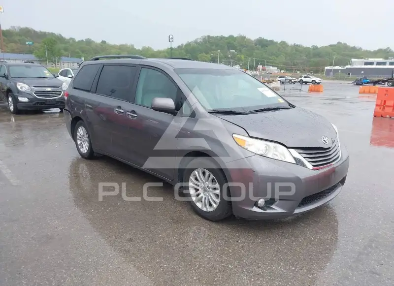 2011 Toyota SIENNA photo