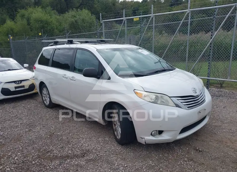 2011 Toyota SIENNA фото