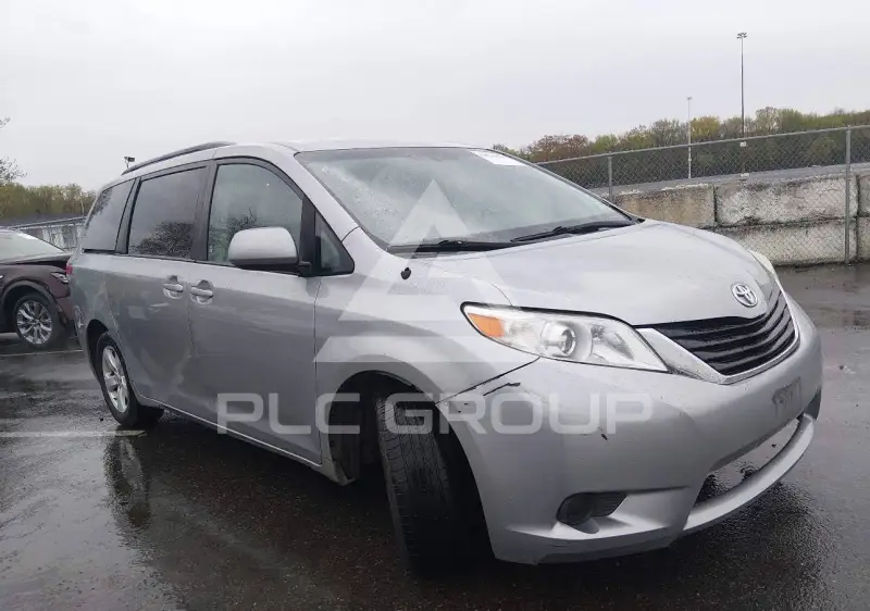 2011 Toyota SIENNA фото