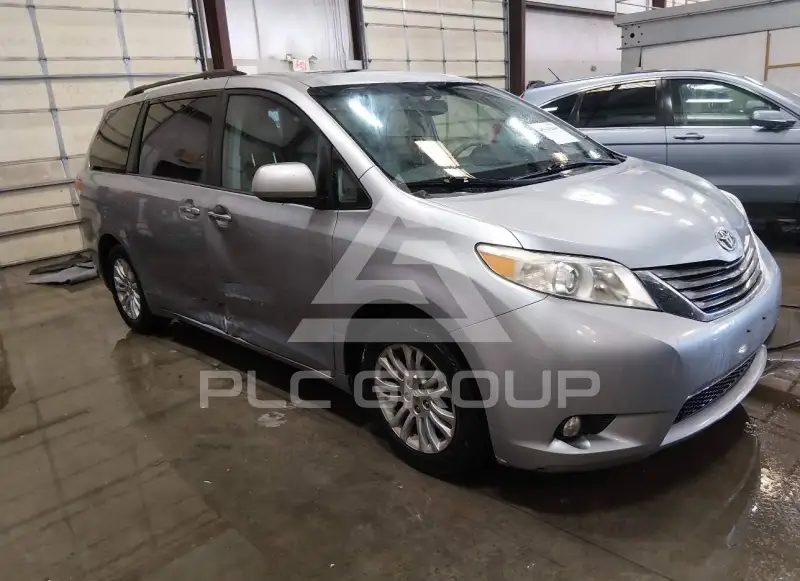 2011 Toyota SIENNA фото